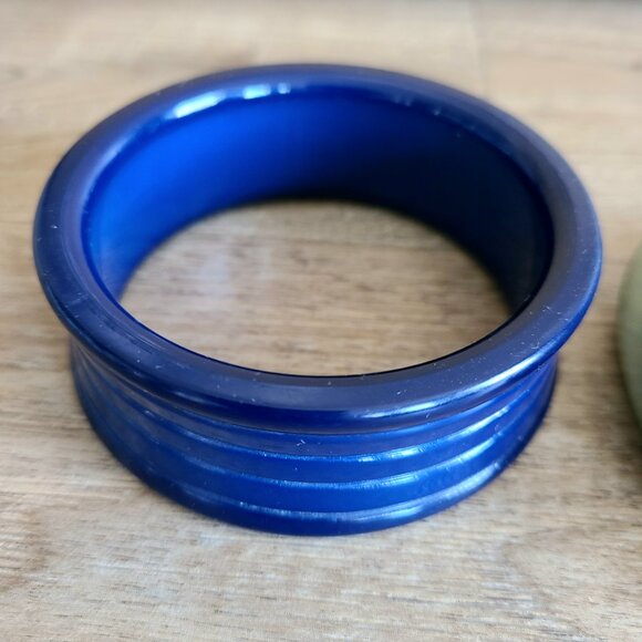 2 plastic chunky bangles. - Picture 8 of 9